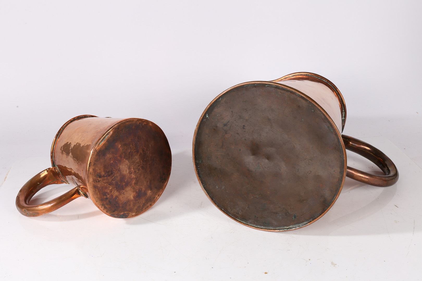 A LARGE 19TH CENTURY COPPER JUG AND A SMALLER EXAMPLE (2). - Image 7 of 7
