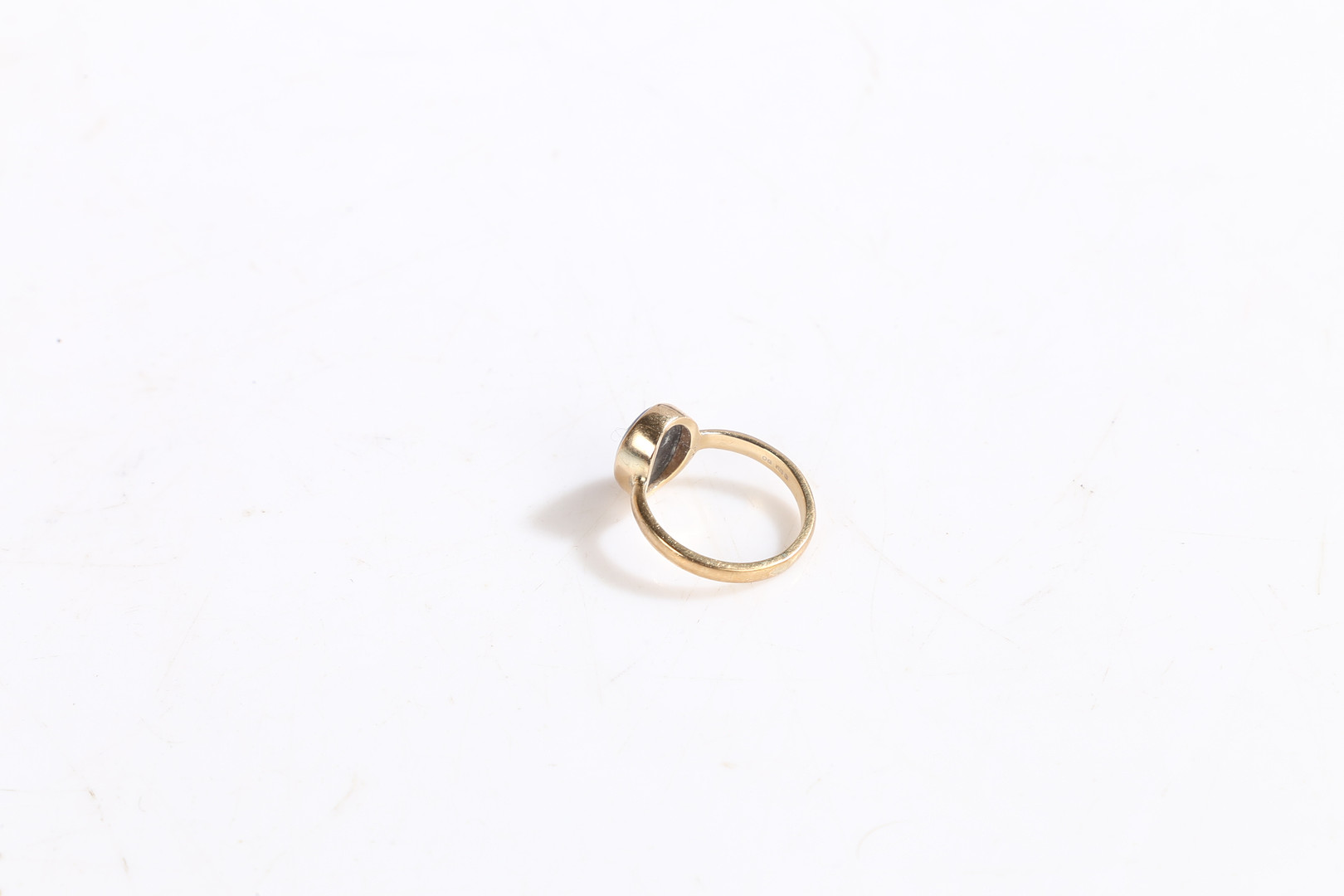 A 9 CARAT GOLD AND GARNET RING, A 9 CARAT GOLD AND OPAL RING (2). - Image 4 of 7