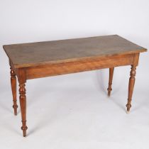 A VICTORIAN CENTURY MAHOGANY TABLE.