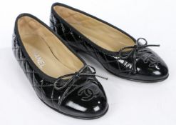 A pair of Chanel black patent leather quilted ballet flats with CC monogram to the toe. Size 35