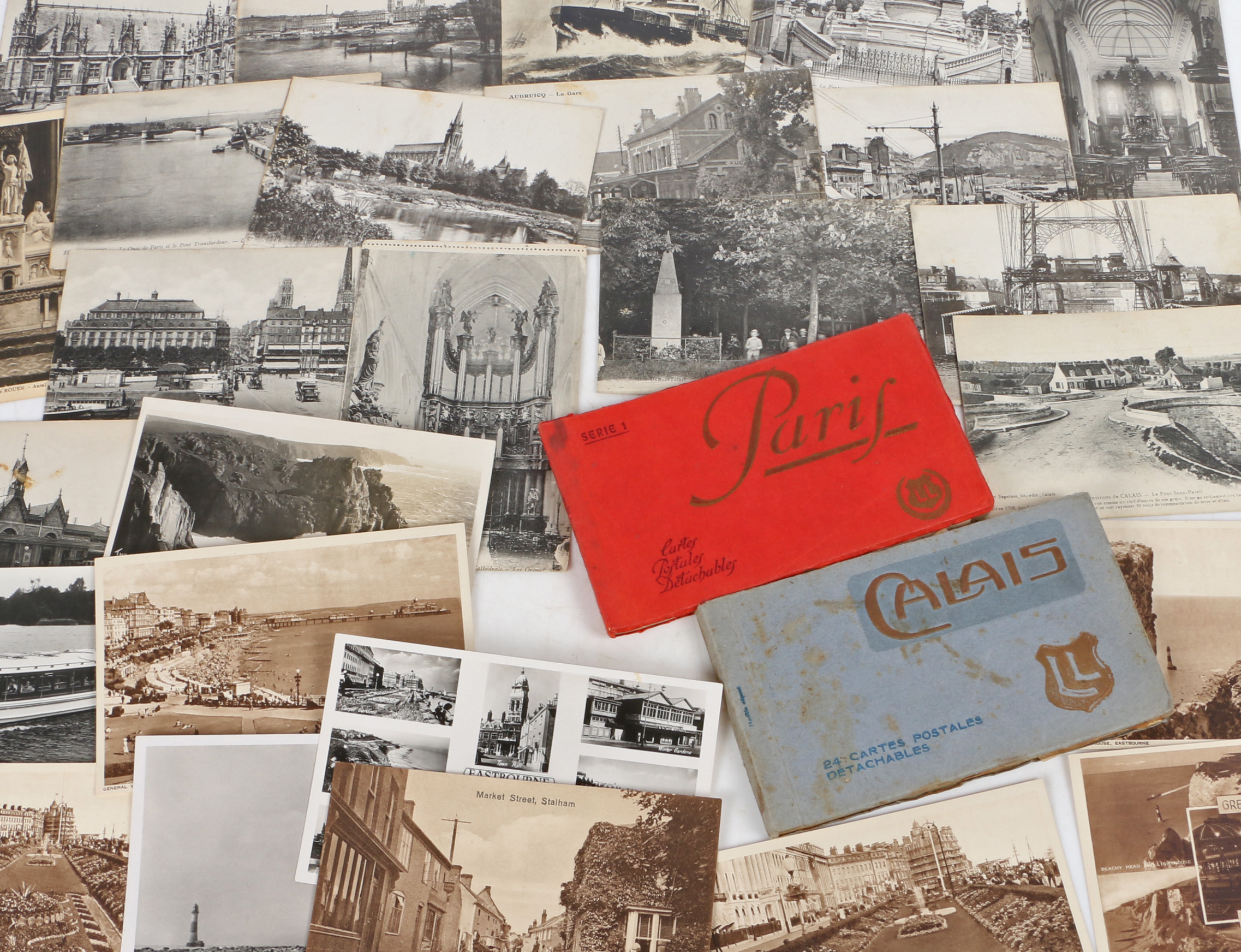 A collection of 20th Century postcards, to include black and white postcards, cigarette and tea - Image 6 of 7