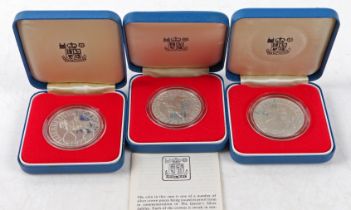 Three Queen Elizabeth II silver jubilee sterling silver crowns, 1977, cased (3)