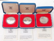 Three Queen Elizabeth II silver jubilee sterling silver crowns, 1977, cased with certificates (3)