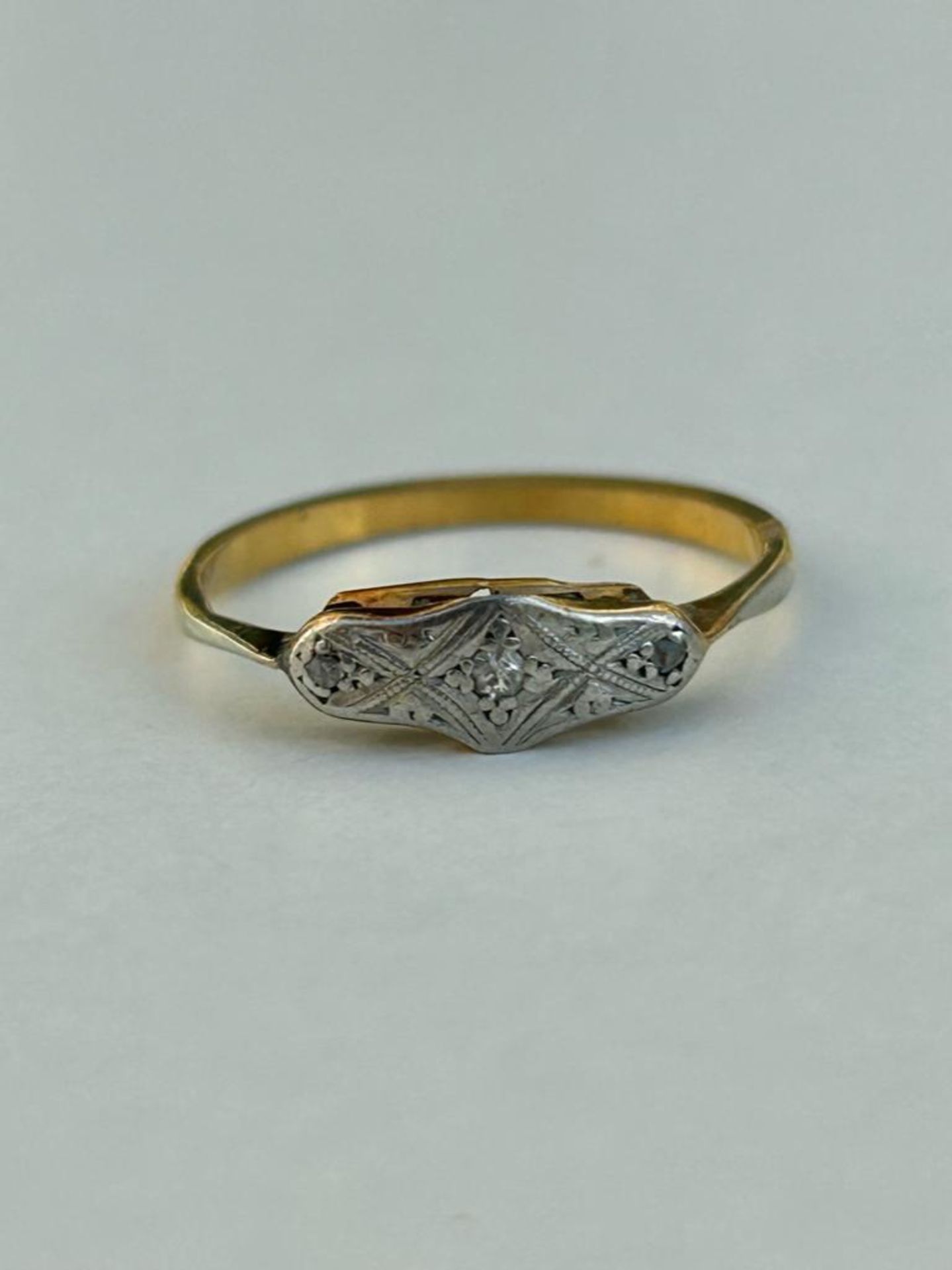 Art Deco 18ct Yellow Gold and Platinum Diamond Ring - Image 4 of 6