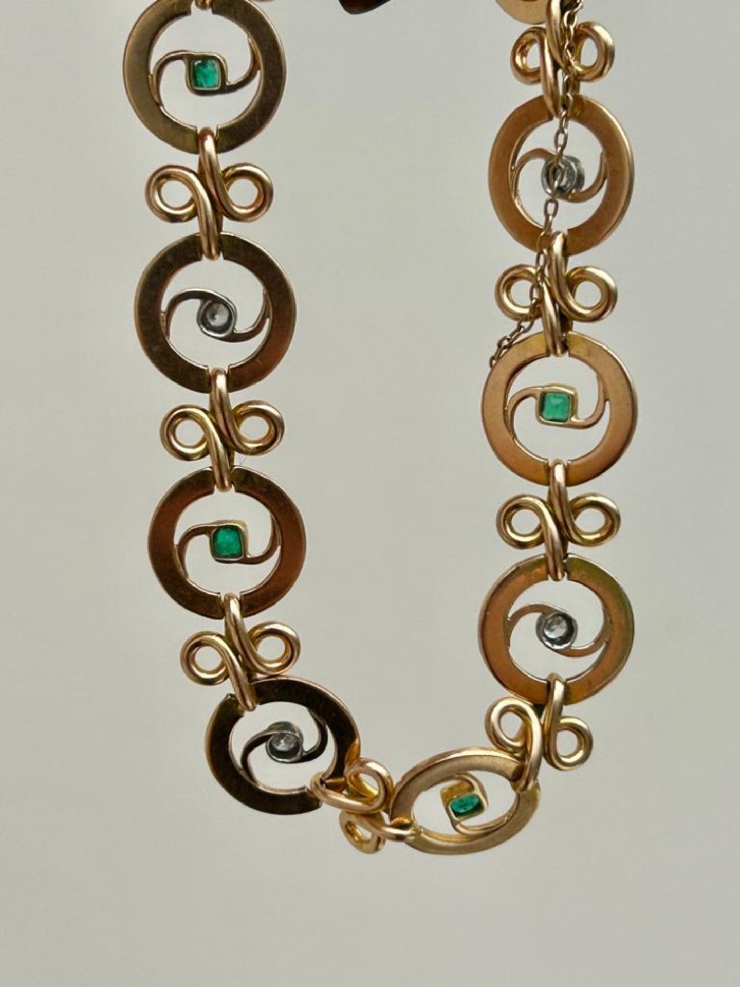 Antique French Edwardian Emerald and Diamond 18ct Yellow Gold Bracelet - Image 3 of 4
