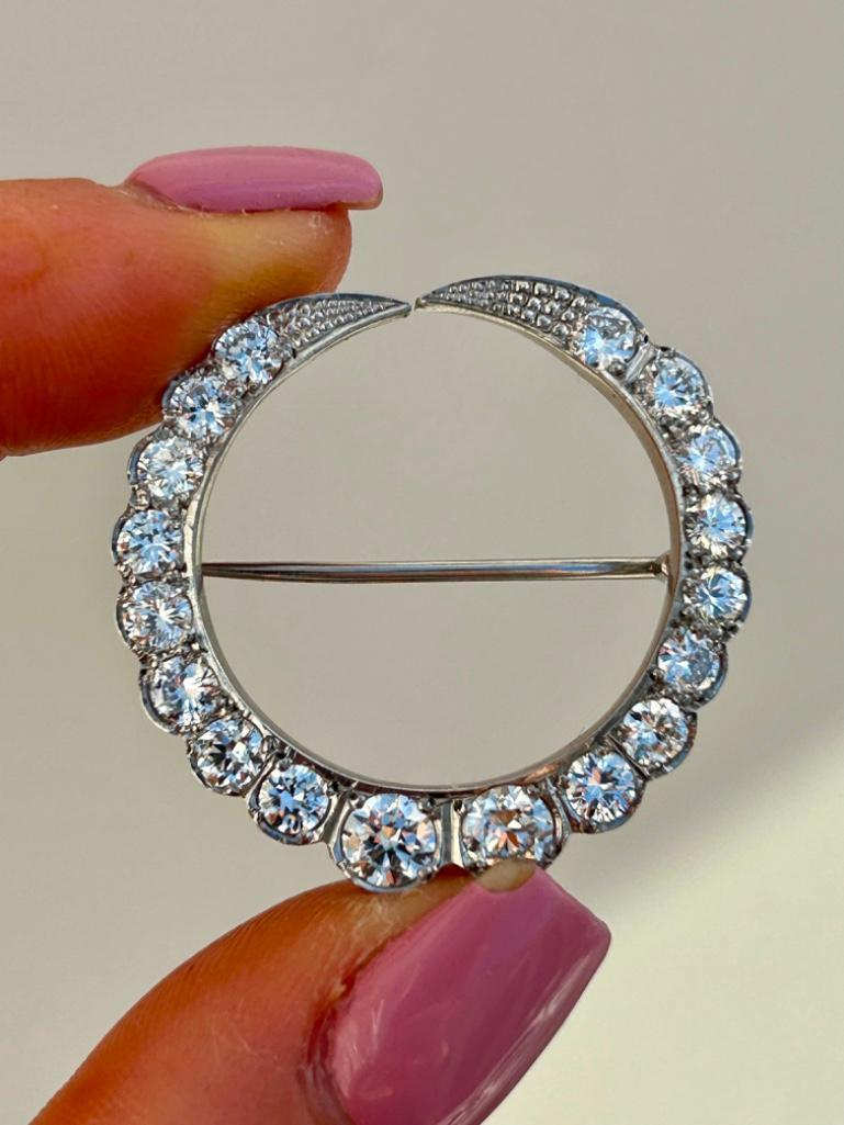 Large Diamond Crescent Brooch Approx 3.70 carats 18ct White Gold - Image 5 of 5