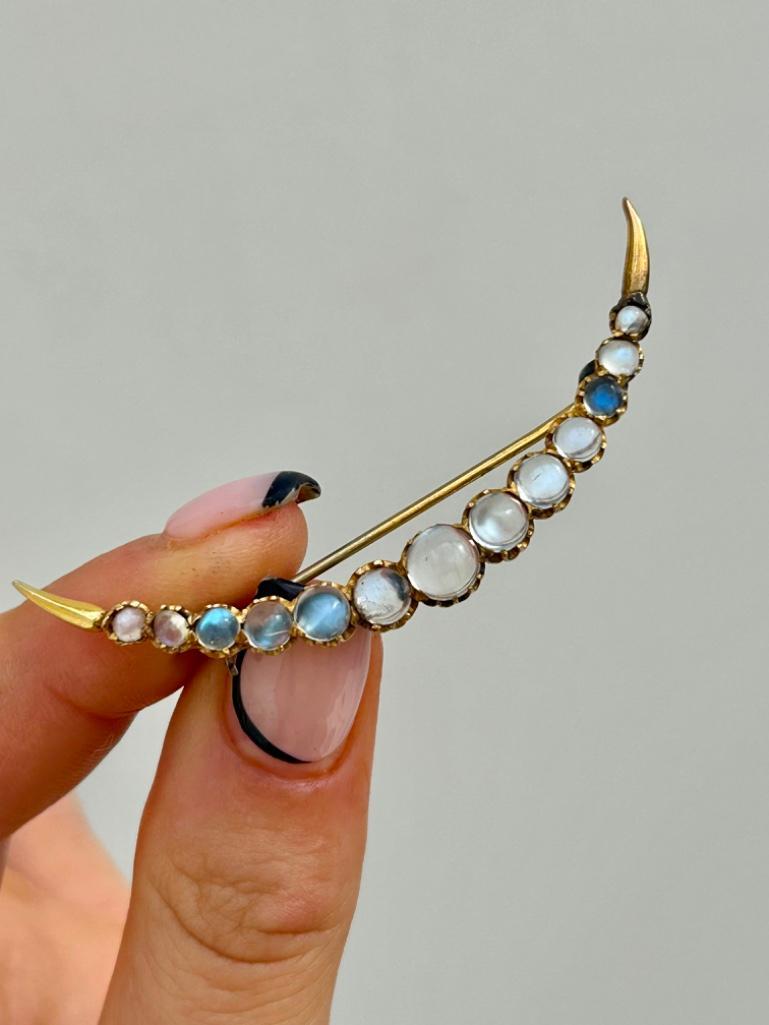 Antique Yellow Gold Blue Moonstone Brooch