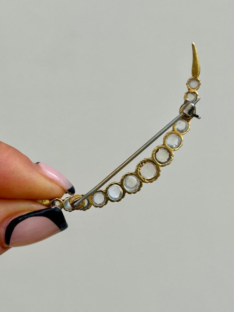 Antique Yellow Gold Blue Moonstone Brooch - Image 3 of 4