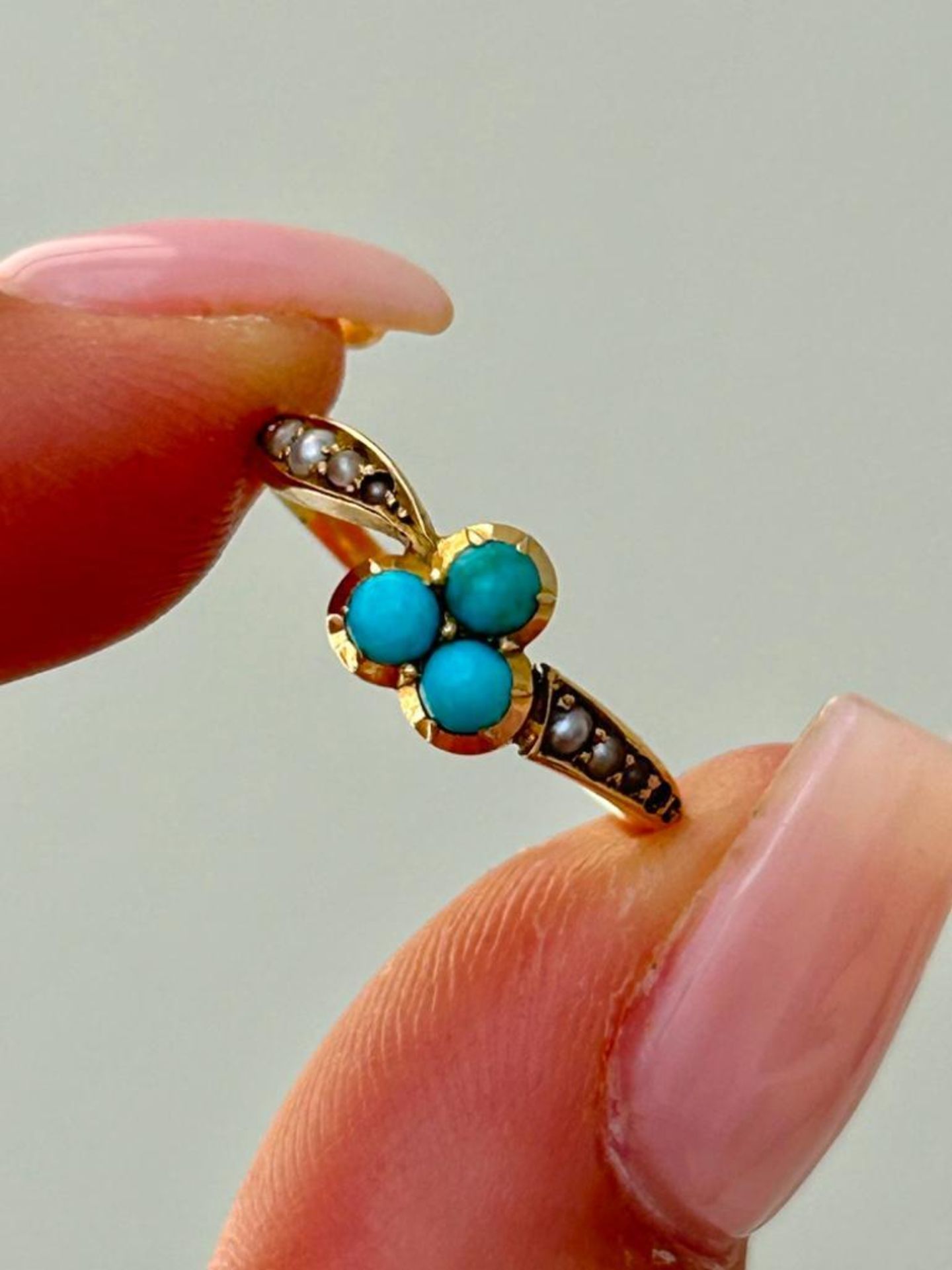 Antique 18ct Gold Sweet Turquoise Ring