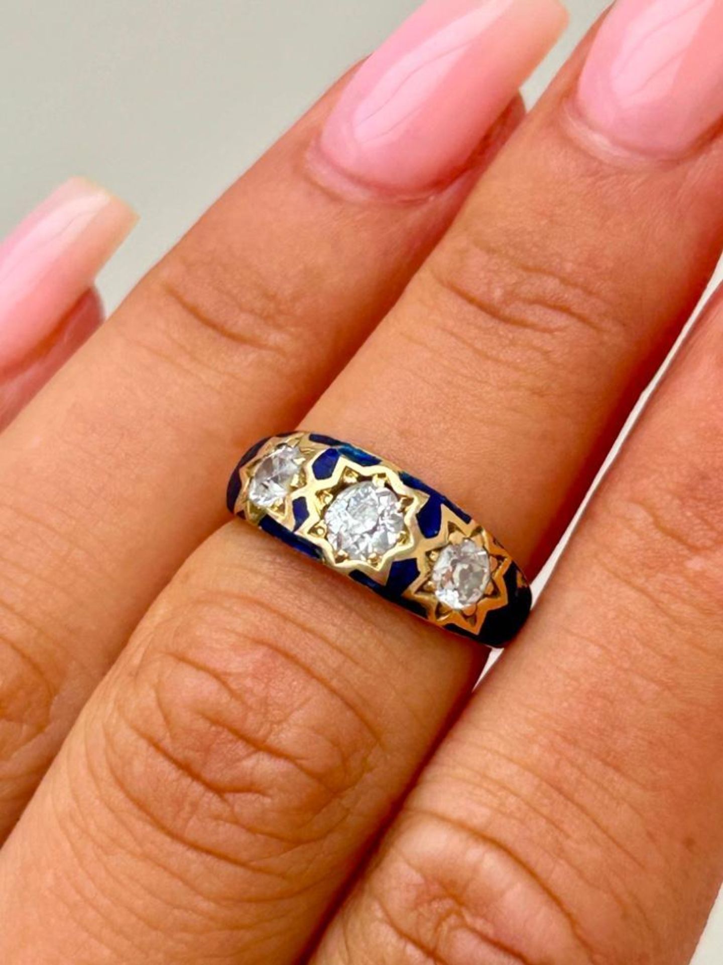 Victorian Chunky 18ct Yellow Gold Approx .90 Diamond OMC Blue Enamel Triple Starburst Ring - Image 2 of 6