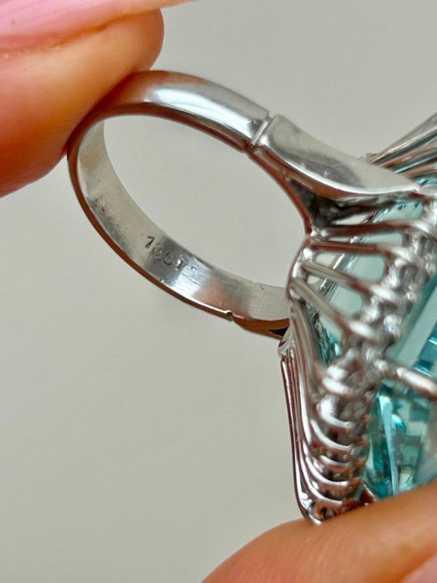 Huge 31ct Aquamarine and Diamond Cocktail Ring in 18ct White Gold - Image 6 of 7