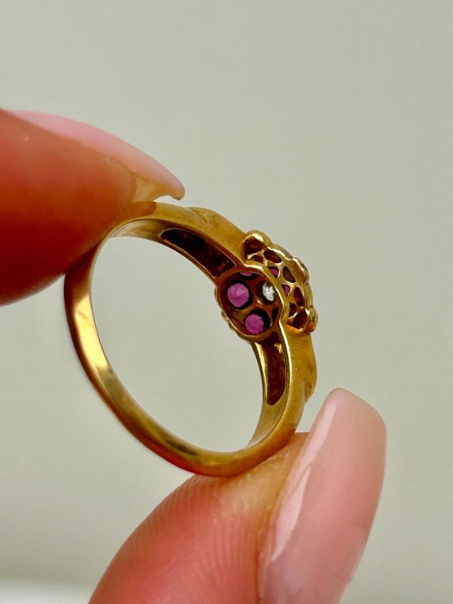 Wonderful Antique 18ct Yellow Gold Ruby and Diamond Ring - Image 6 of 6