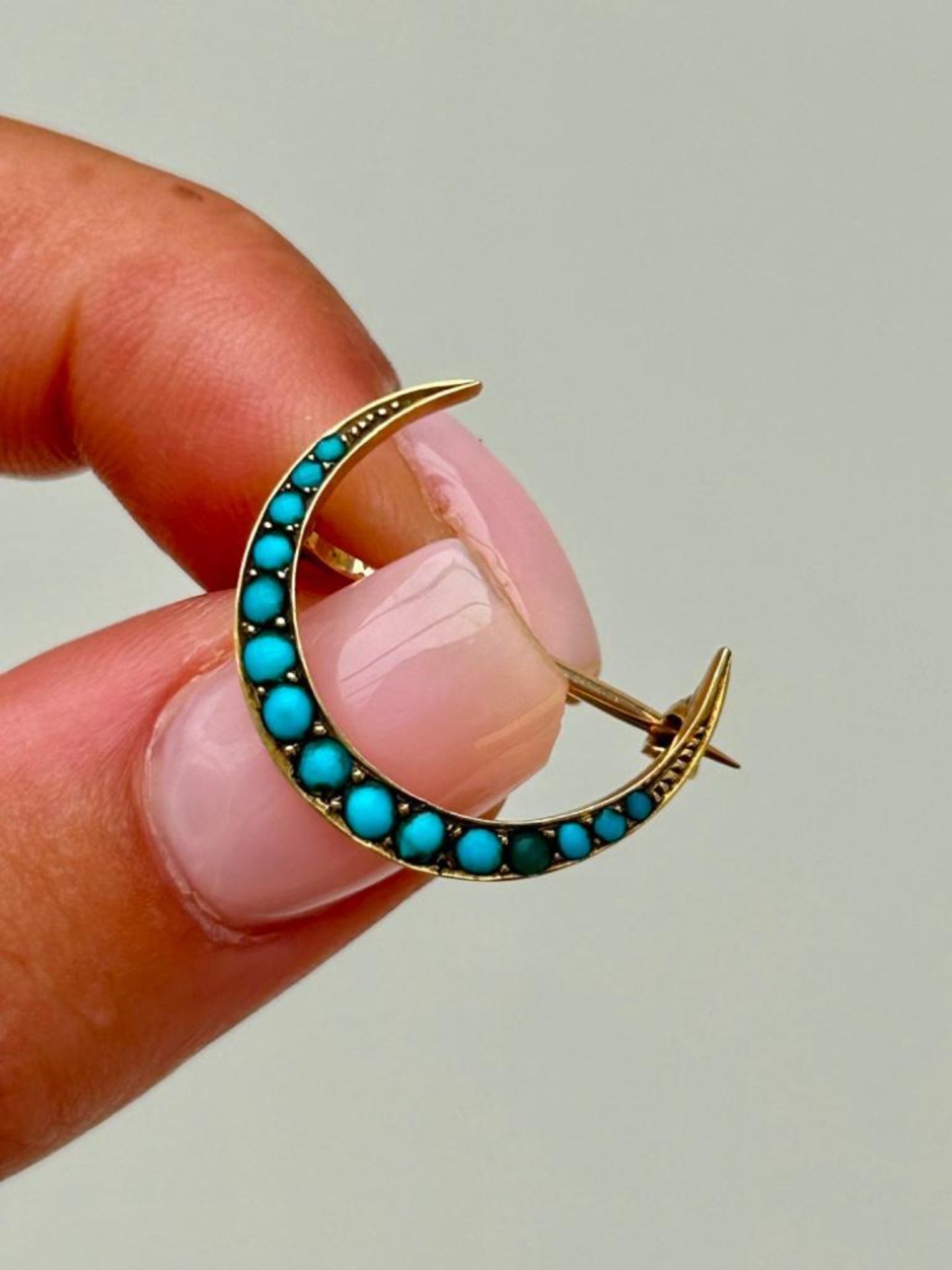 Antique Boxed 15ct Yellow Gold Turquoise Crescent Brooch