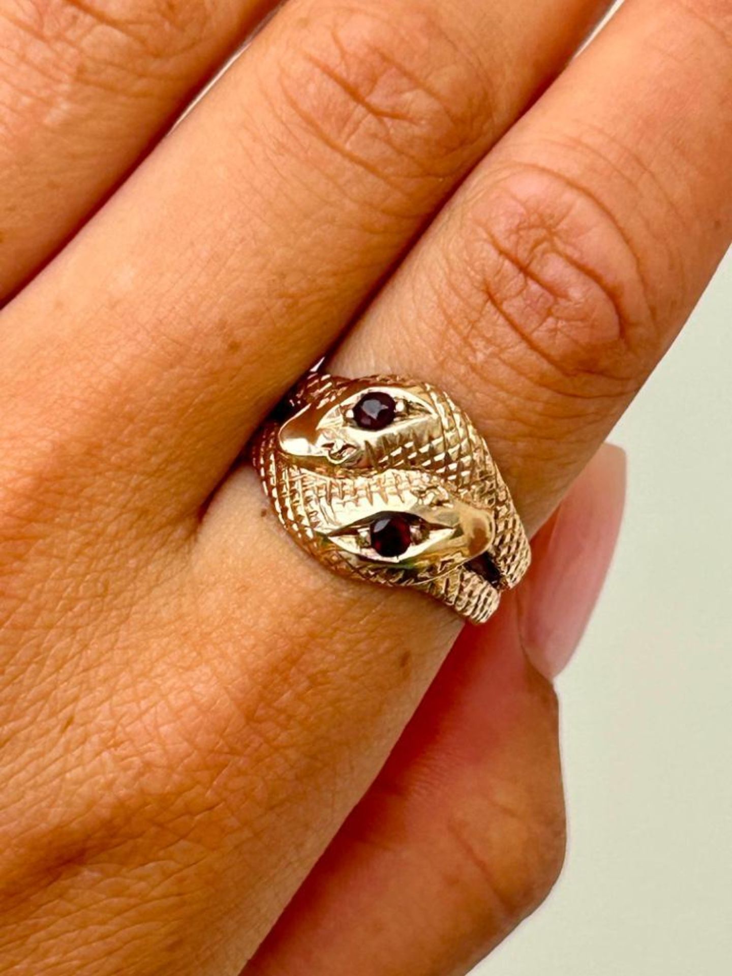 Chunky 9ct Gold Garnet Head Double Snake Ring - Image 2 of 6
