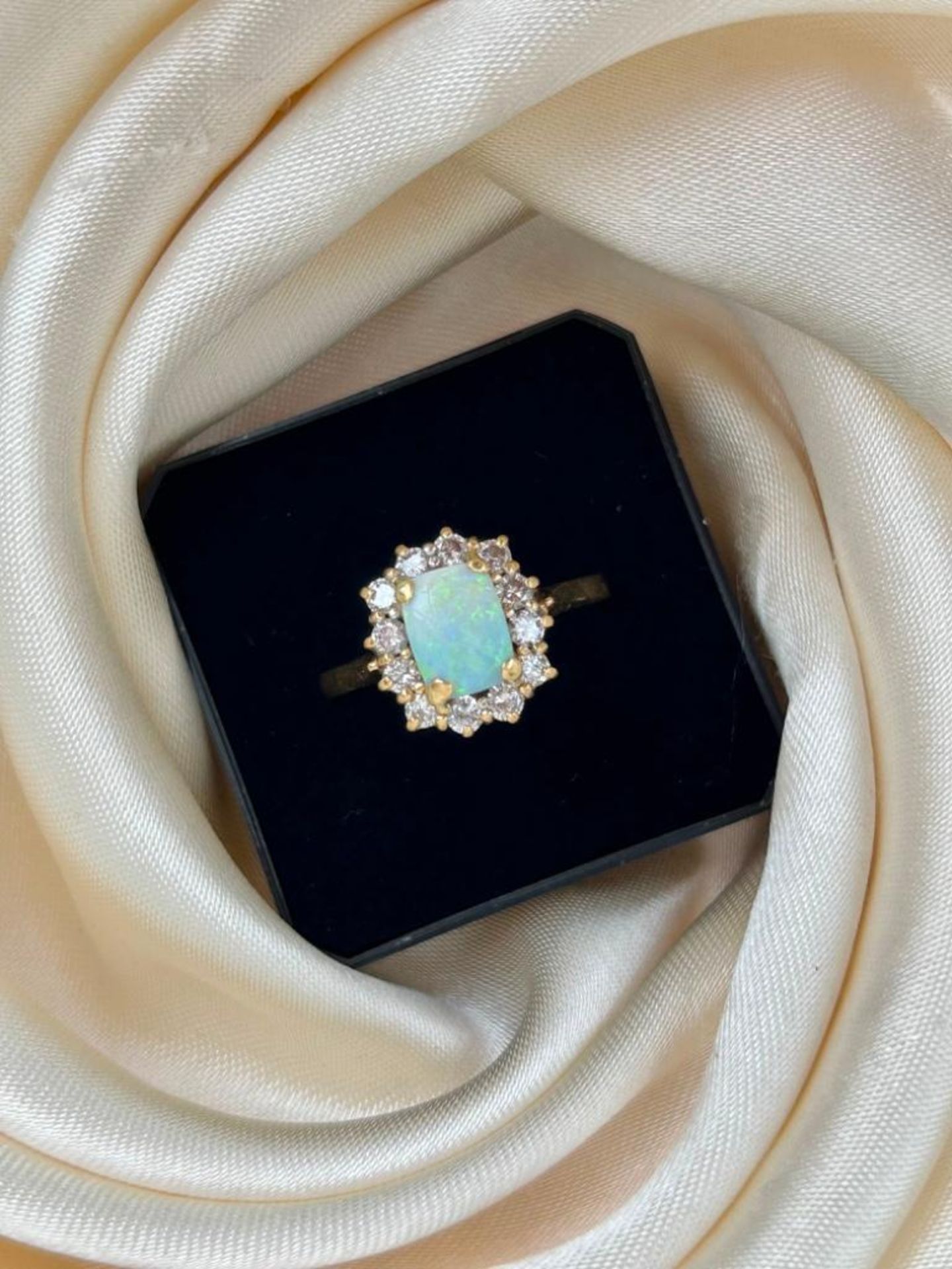 18ct Yellow Gold Opal and Diamond Ring - Image 4 of 7