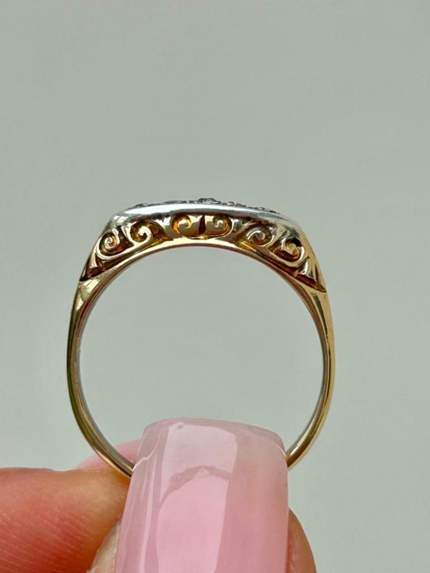 Sweet 9ct Gold Diamond 5 Stone Ring - Image 5 of 6