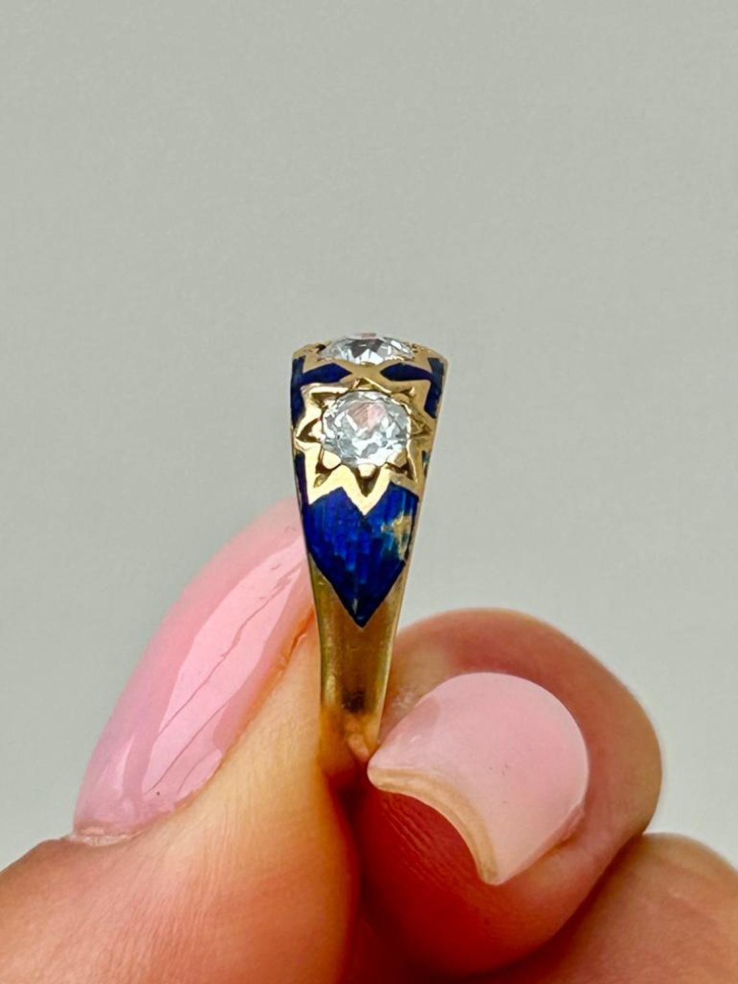 Victorian Chunky 18ct Yellow Gold Approx .90 Diamond OMC Blue Enamel Triple Starburst Ring - Image 6 of 6