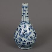 Blau-Weiß Flaschenvase - China, Qing-Dynastie, umlaufend unterglasurblauer Dekor mit Phönix-Motiven