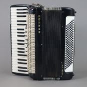 Akkordeon Hohner Verdi III N - Deutschland, schwarzes Gehäuse, 41 Tasten, III-chörig im Diskant, 7+