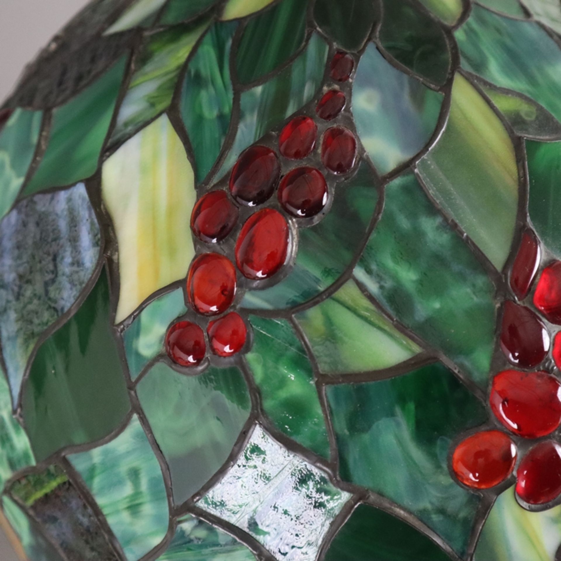 Tischlampe im Tiffany-Stil - 20. Jh., Metallschaft in Form eines Baumstammes, bronzefarben gefasst, - Bild 5 aus 12