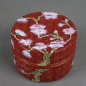 Florale Famille-rose Deckeldose - China, Qing-Dynastie, 19.Jh., Porzellan, zweiteilige Zylinderform