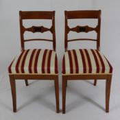 Ein Paar Biedermeier-Stühle - 19.Jh., Kirschbaum, Rückenlehnen mit Zierverstrebung, teils ebonisier