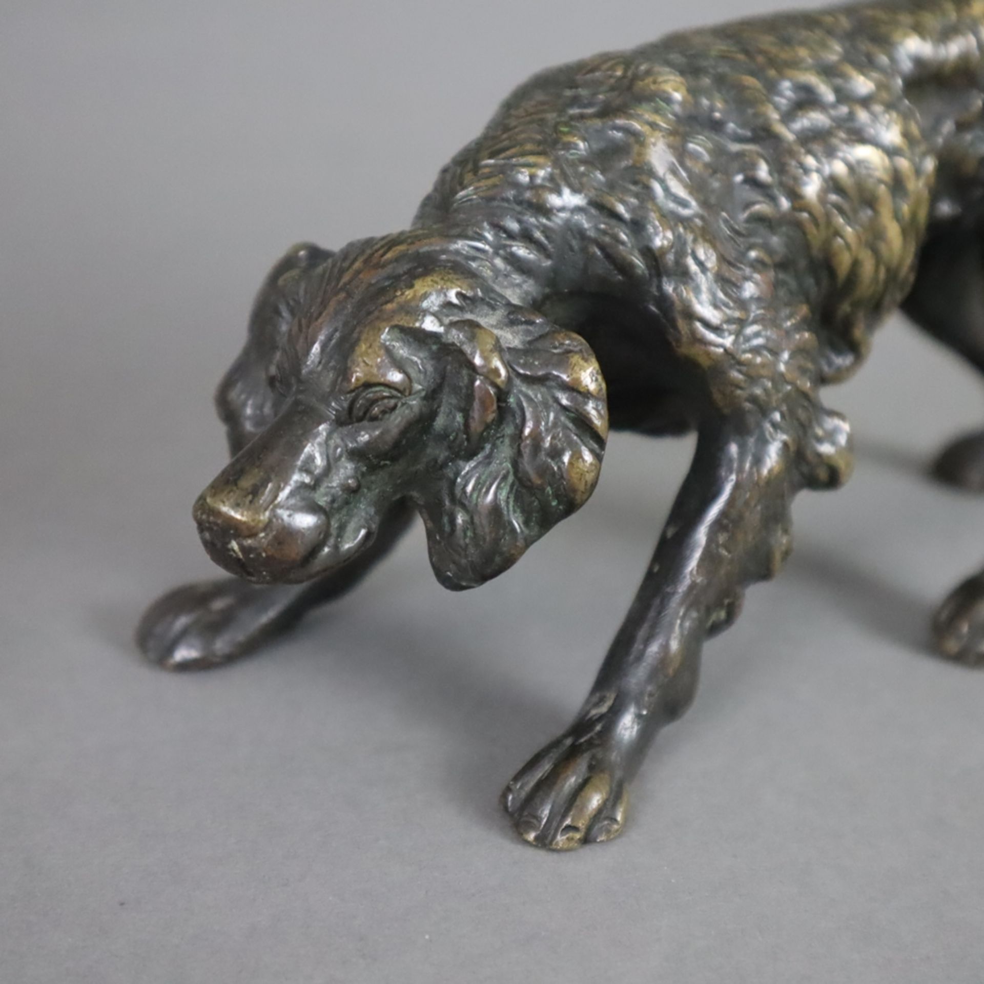Zwei jagdliche Tierfiguren aus Bronze - Jagdhund & Rotfuchs, vollplastisch gestaltete naturgetreue  - Bild 3 aus 10