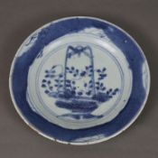 Kleiner Teller - China, Qing-Dynastie, Porzellan mit blauem Dekor in Unterglasurblau, im Spiegel Ko