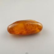 Handschmeichler / Paperweight - Honig-/Butterscotch-Bernstein, ca. 59,5 g, ca. 8 x 3,8 x 2,5 cm