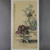 Chinesisches Rollbild -Cheng, Donfu- Stillleben mit Kostbarkeiten, Tusche und Farben auf Papier, be