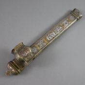 Schreibset (Divit) - osmanisch, Bronze, reiche Silber- und Kupfertauschierungen, Reliefdekor mit In