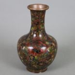 Cloisonné-Vase - Japan, Meiji-Zeit, kleine Langhalsvase mit gebauchter Wandung, polychromer Zellens