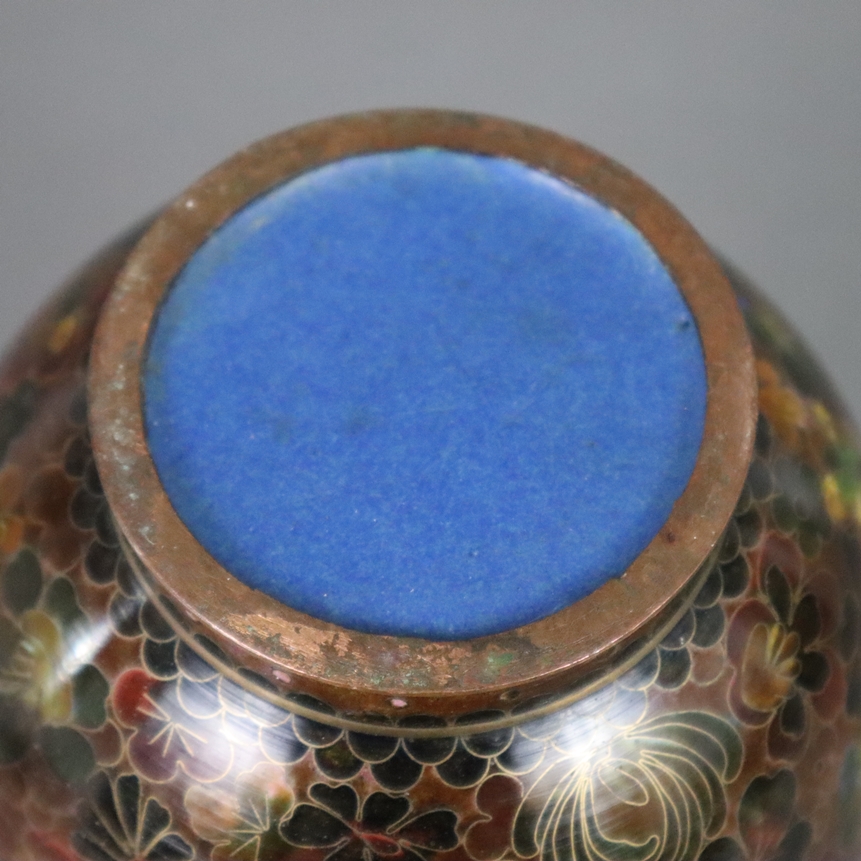Cloisonné-Vase - Japan, Meiji-Zeit, kleine Langhalsvase mit gebauchter Wandung, polychromer Zellens - Bild 8 aus 8
