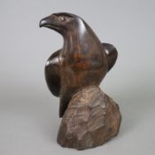 Tierskulptur "Adler" - Palisanderholz, geschnitzt, teils poliert, stilisierte Darstellung eines Adl
