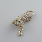 Imposante Vintage-Brosche in Tigerform - goldfarbenes Metall mit farblosen Strasssteinen in Diamant