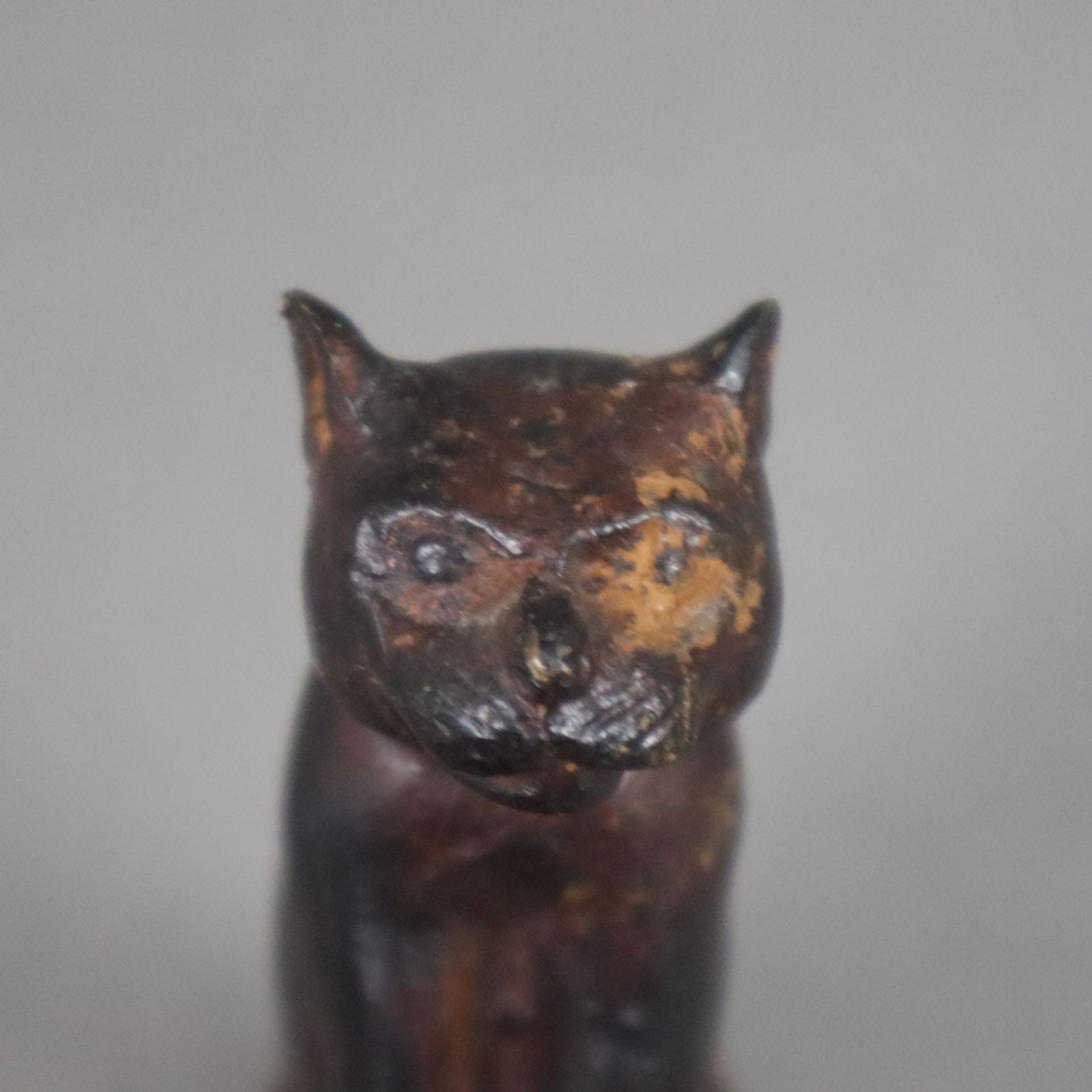 Antike Miniaturfigur einer Katze - Gelbguss, dunkel patiniert, vollrunde Miniaturdarstellung einer - Image 3 of 6