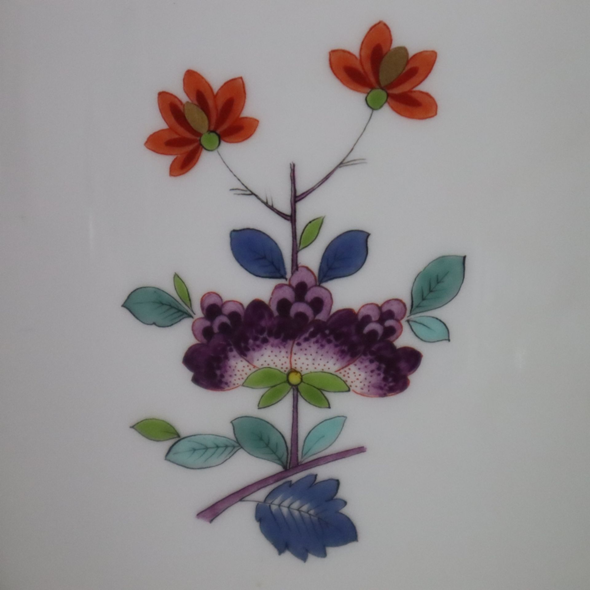 Vase - Meissen, 20.Jh., "Kakiemon"-Dekor, glockenförmige Wandung auf eingezogenem konischem Fuß, Fo - Bild 6 aus 10