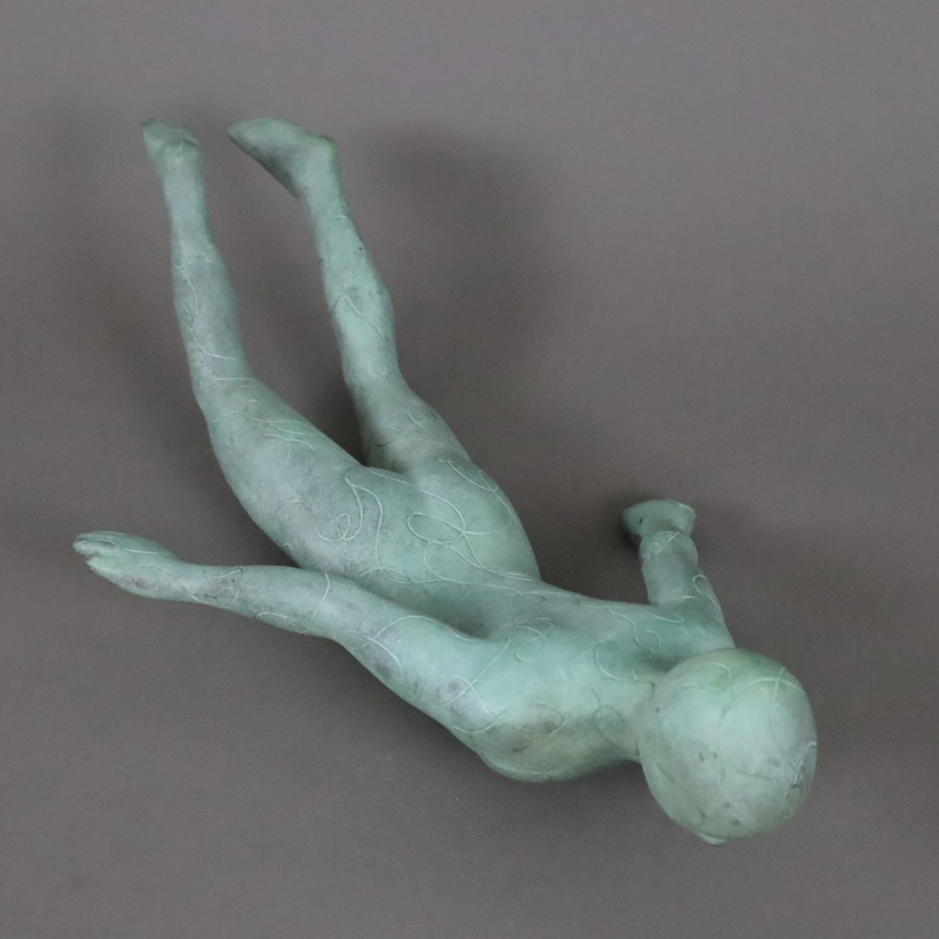 Ahrnt, Jörg (*1965 Darmstadt) - "Figur", 2013, Unikat, Bronze-Vollguss, grüne Patina, beiliegendes  - Bild 2 aus 10