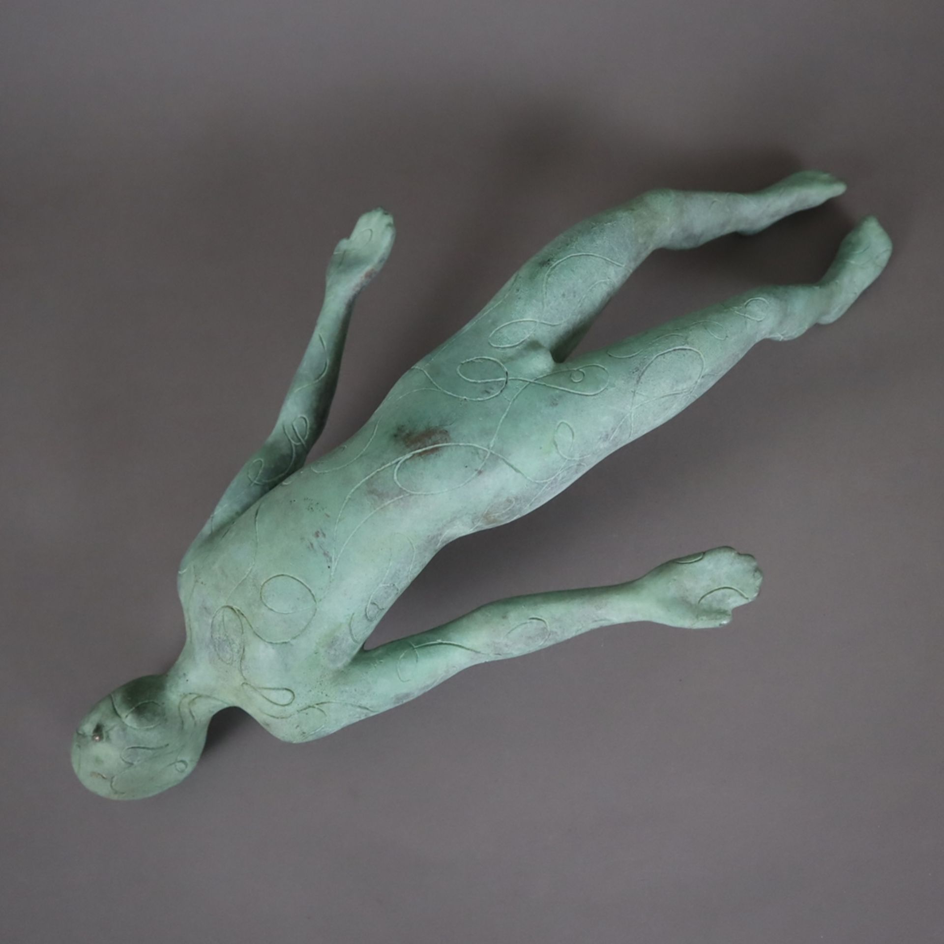 Ahrnt, Jörg (*1965 Darmstadt) - "Figur", 2013, Unikat, Bronze-Vollguss, grüne Patina, beiliegendes  - Bild 8 aus 10