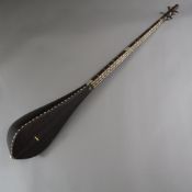 Afghanische Langhalslaute - sog. Dutar, 20. Jh., traditionelles Musikinstrument mit drei Saiten, ba