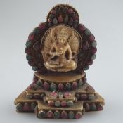 Figur des Manjushri (Bodhisattva der Gelehrsamkeit) - nepalotibetisch, 20. Jh., Silberlegierung, Be