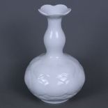 Lotos-Vase - Meissen, Entwurf Ludwig Zepner für Meissen, Weißporzellan, gedrückt gebauchter Korpus