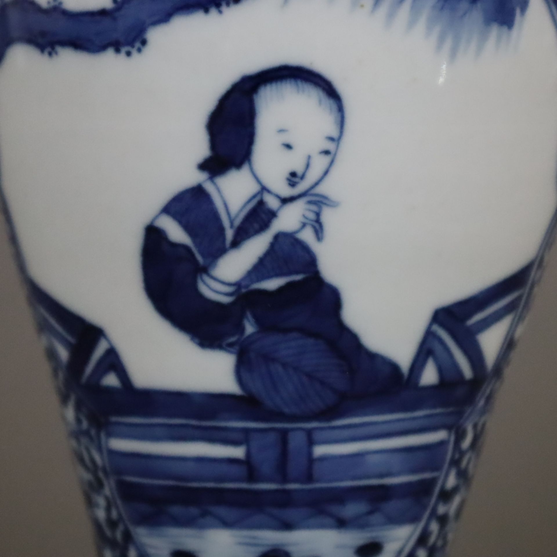 Meiping-Vase - China 20.Jh., Porzellan, umlaufend in Unterglasurblau bemalt mit figürlich besetzten - Image 3 of 8