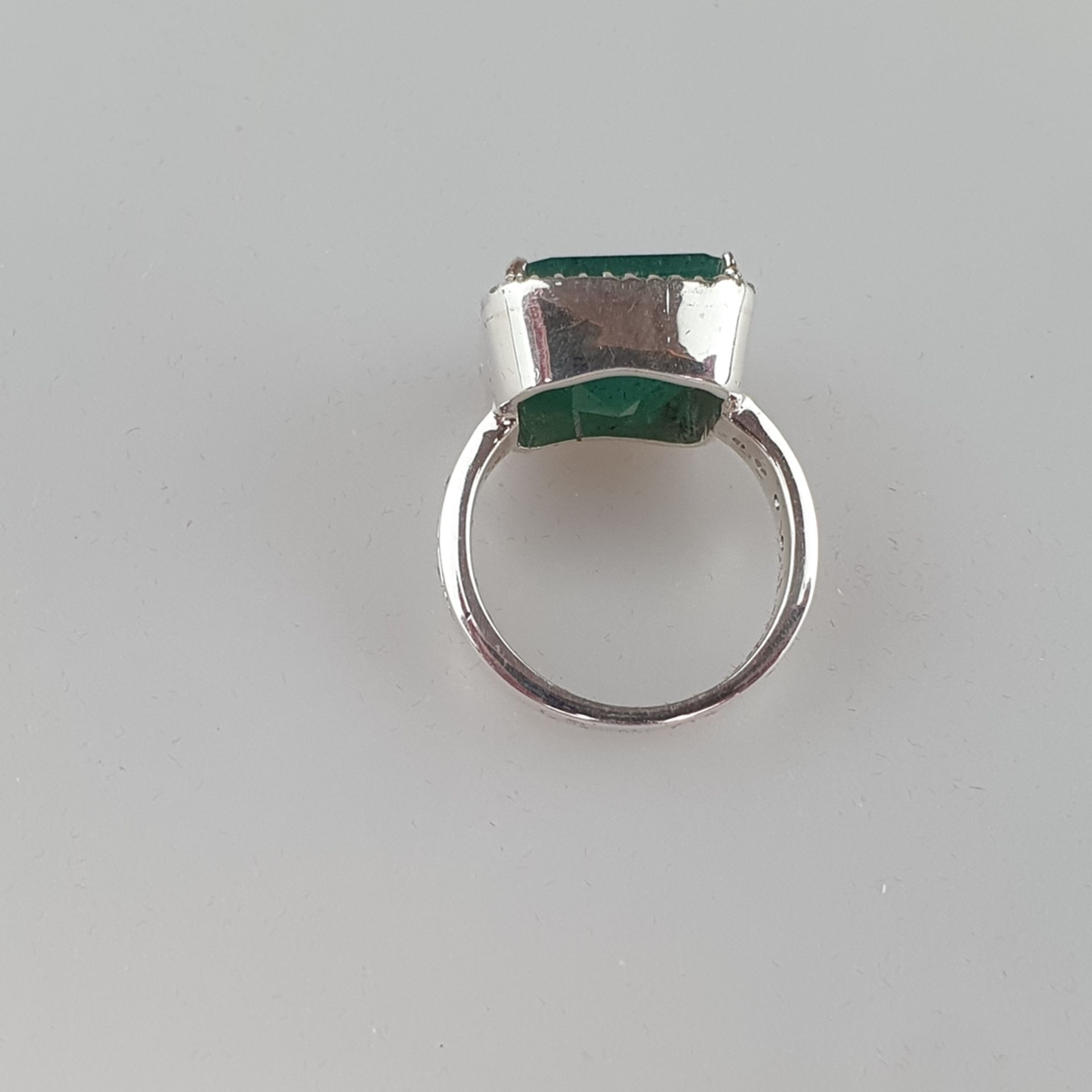 Silberring mit Smaragd - Sterling Silber, gestempelt, rechteckiger Ringkopf besetzt mit Smaragd im - Image 6 of 9