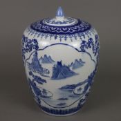 Hoher Ingwertopf - China 20.Jh., Porzellan mit Dekor in Unterglasurblau, schau- und rückseitig groß
