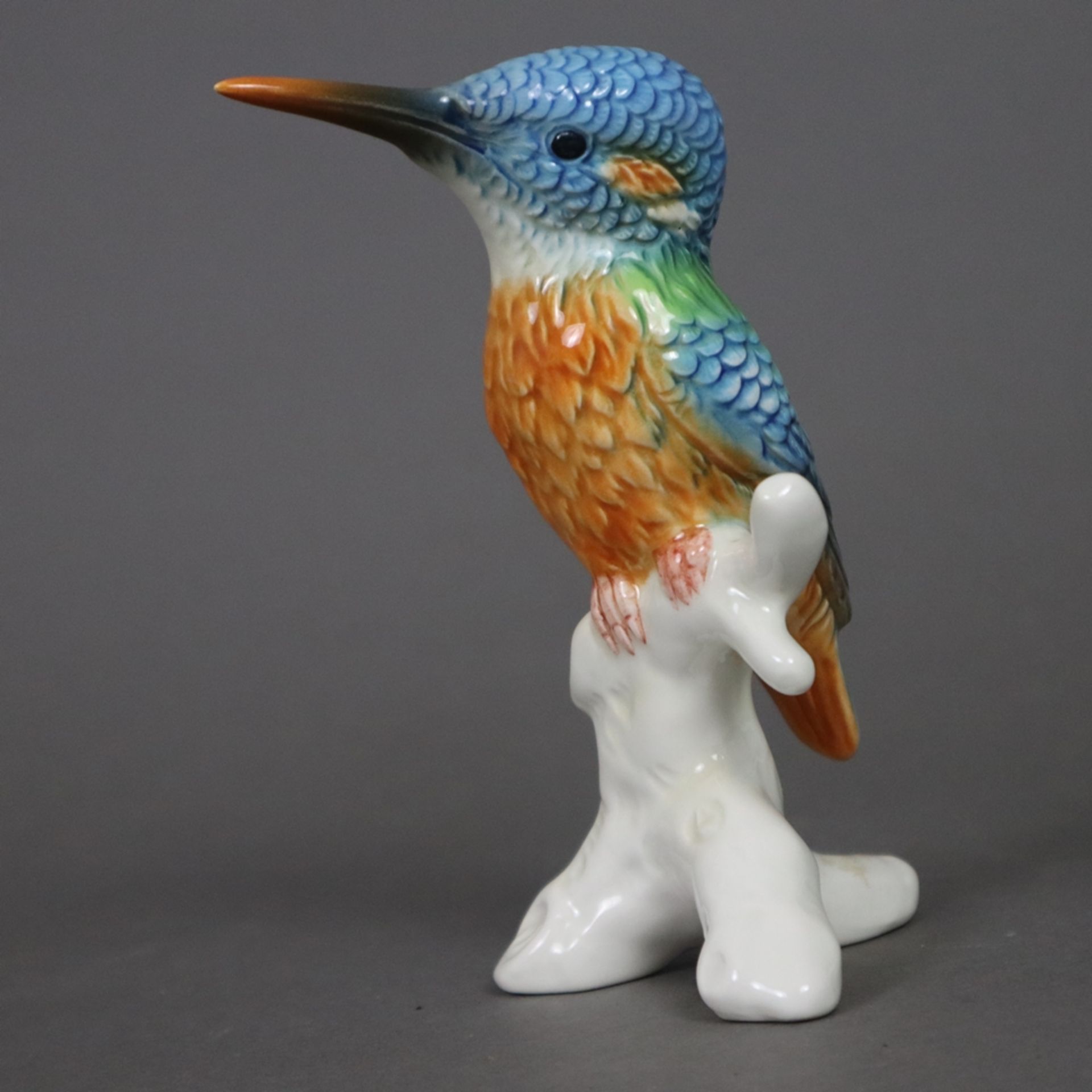 Figur "Eisvogel auf Ast" - Goebel, Keramik, polychrom bemalt, Boden mit Manufakturmarke 1979-1990 u