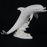 Tierfigur "Delphin" - Goebel, Entwurf von Gerhard Skrobek (1922-2007), weißes Biskuitporzellan, auf