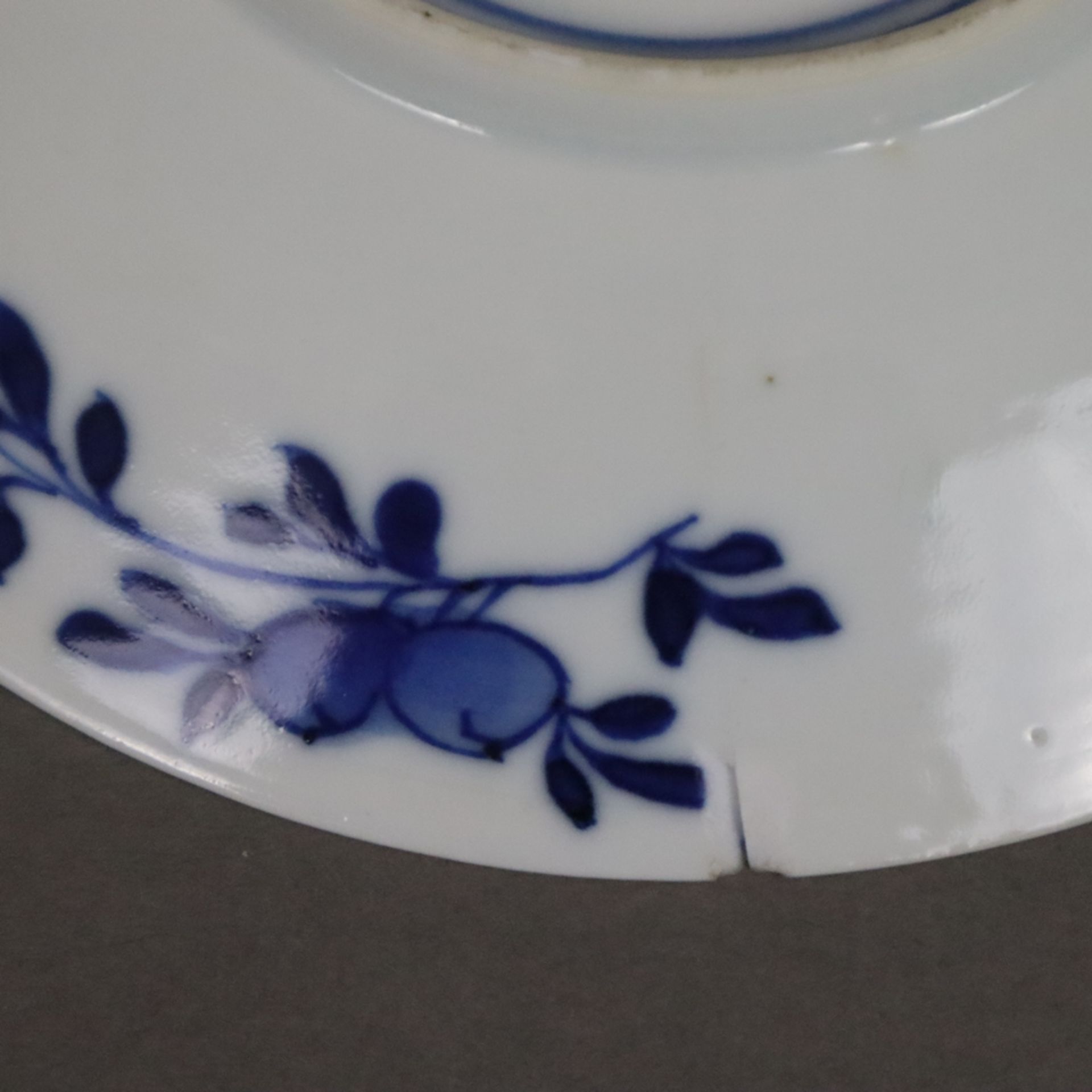 Drei Blauweiß-Koppchen und 3 Tellerchen - China, Porzellan, auf der Wandung Landschaften mit beritt - Bild 9 aus 11