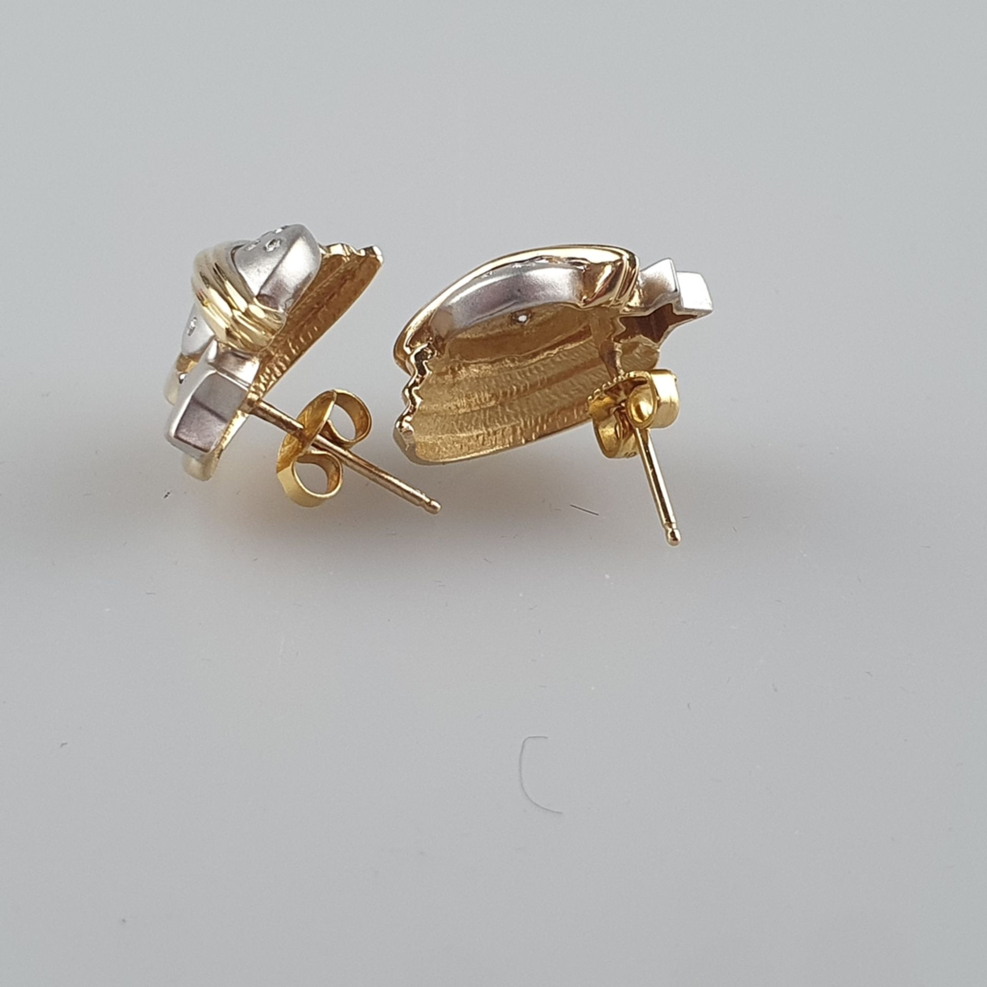 Ein Paar Ohrstecker- Gelb-/ Weißgold (mattiert) 585/000 (14 K), 1 Sicherung gestempelt, stilisierte - Image 3 of 3