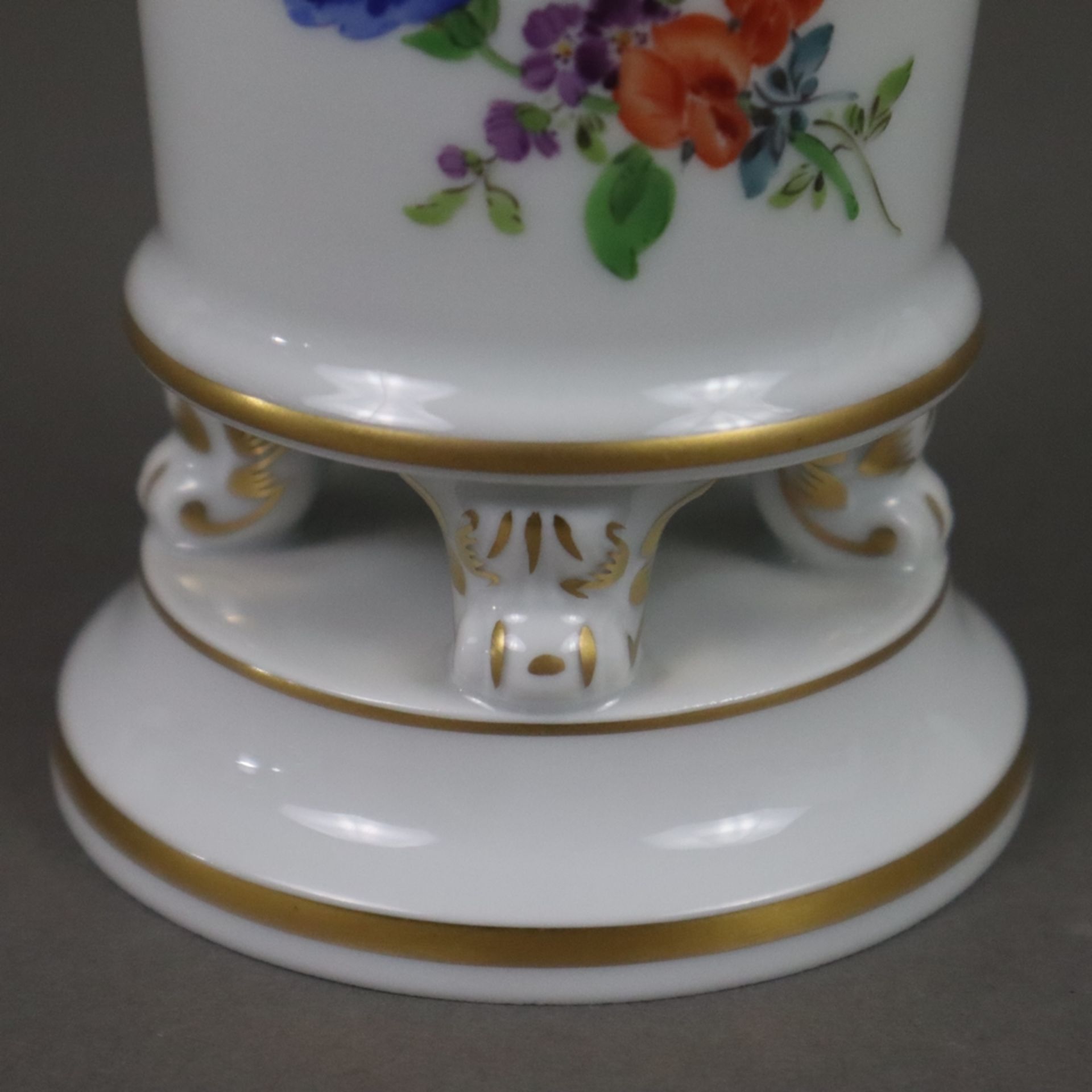 Miniaturvase - Meissen, Porzellan, polychrome Blumenmalerei, Goldstaffage, zylindrischer Körper mit - Bild 5 aus 6